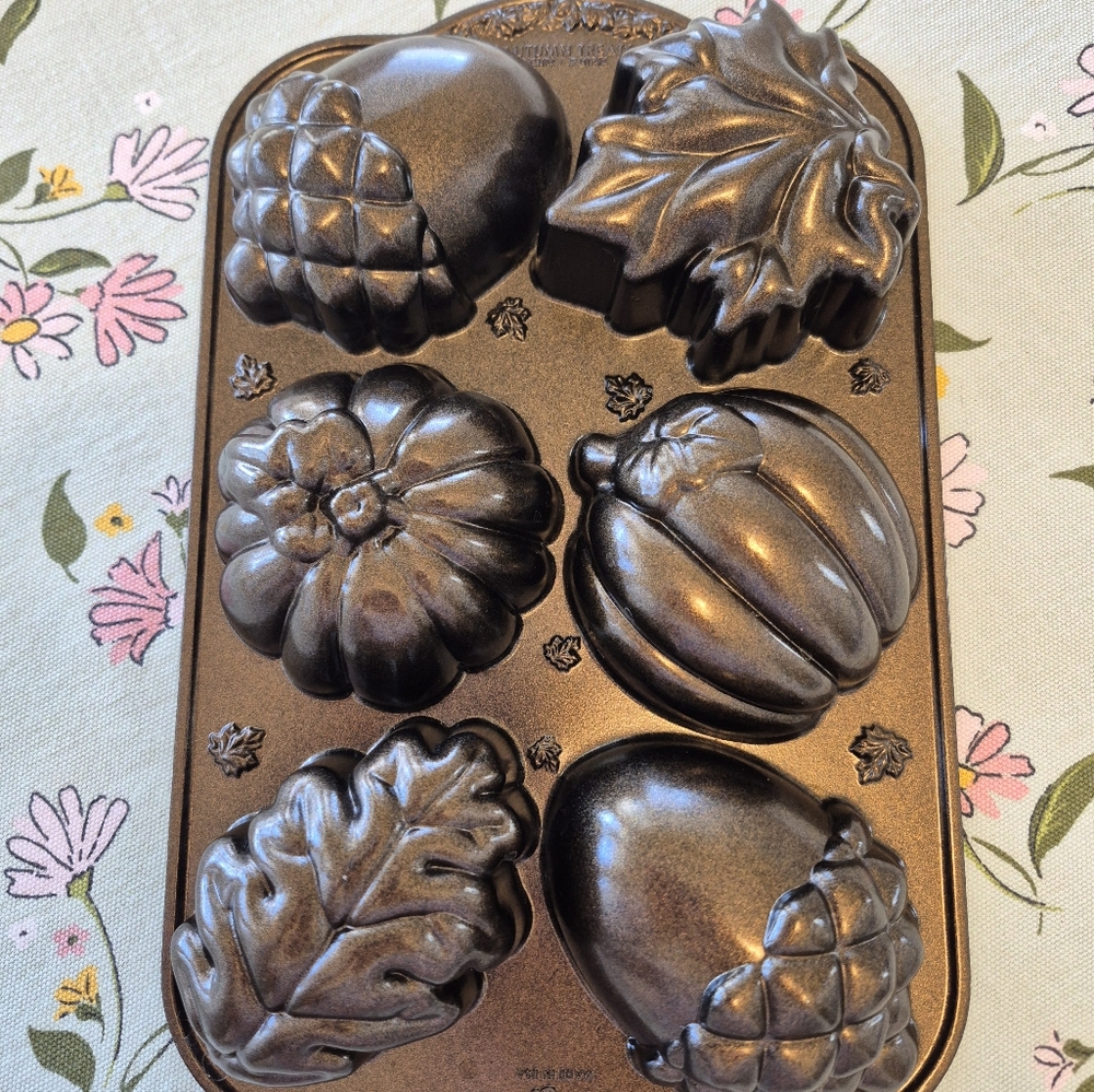 Nordic Ware Fall treats Pan, Bronze